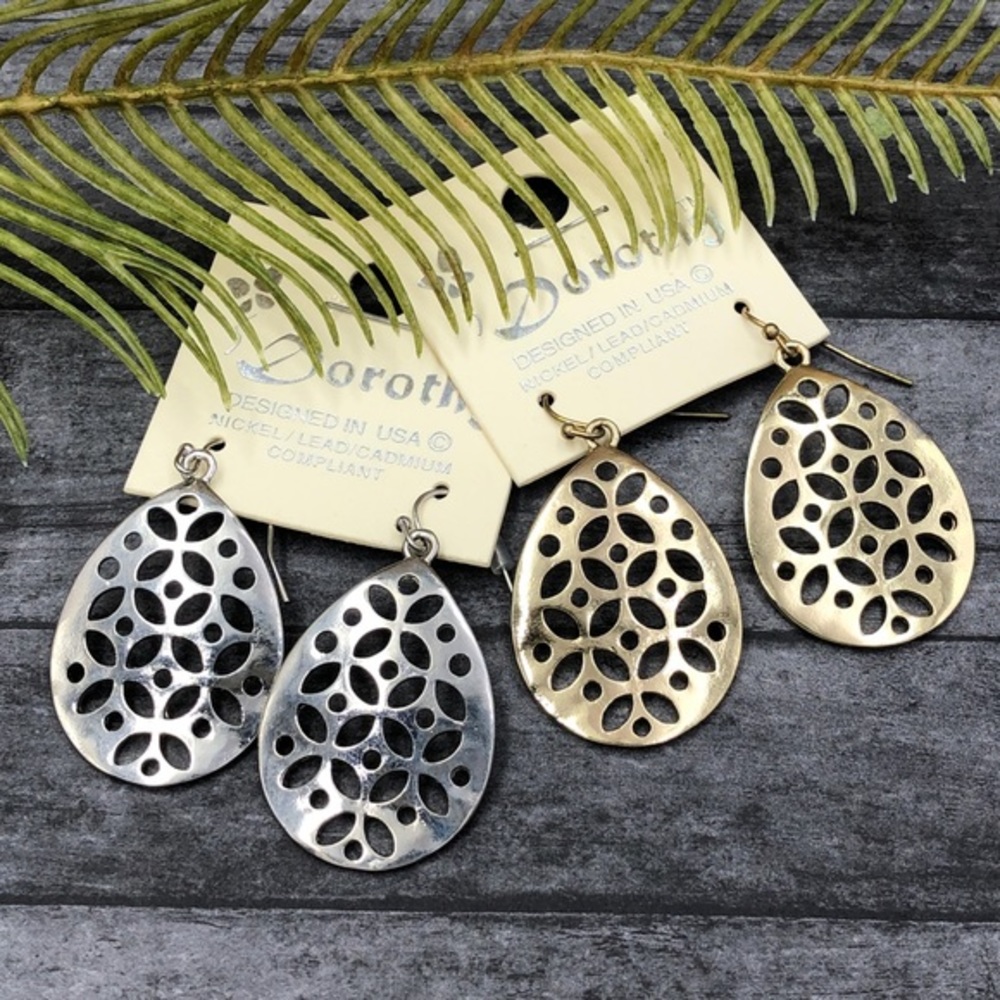 🍀 Filigree Teardrop Cut-Out Earrings